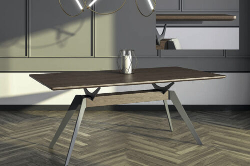 Τραπεζαρία με μεταλλικά πόδια