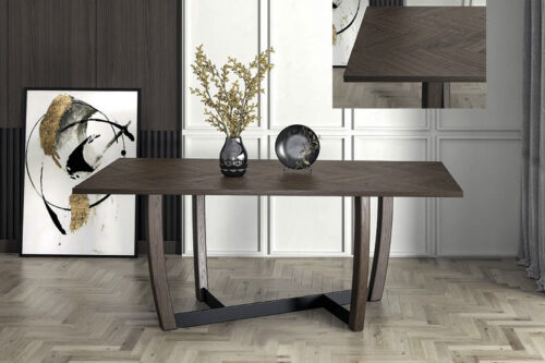 Τραπεζαρία ξύλινη με μεταλλικά πόδια σε μοντέρνο στυλ  